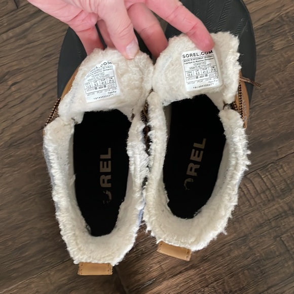 Sorel out and about boots size 10.5 - Picture 4 of 5